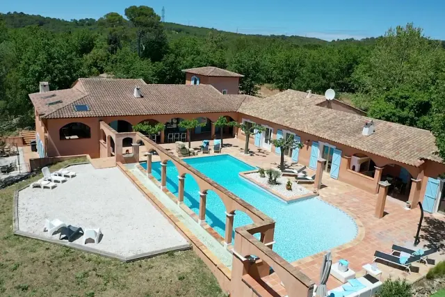 BookNoFees: Les Yuccas – 5 persone met swembad + lugversorging – TRANS-EN-PROVENCE