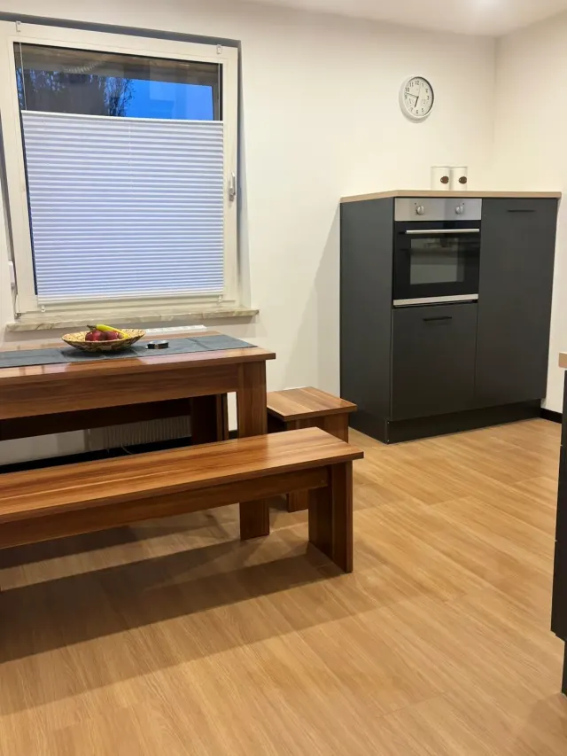BookNoFees: Moderne grondvloerwoonstel met tuin en braai – Bodenwerder