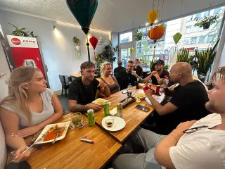 Happie-eetplek – BookNoFees: foto uit Valentina Pfenning se resensie van Good morning Vietnam