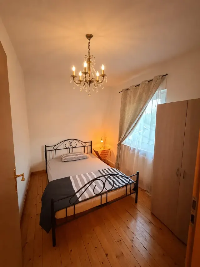 BookNoFees: Rustige Kamer met Tuin en Bosuitsig – Sundern