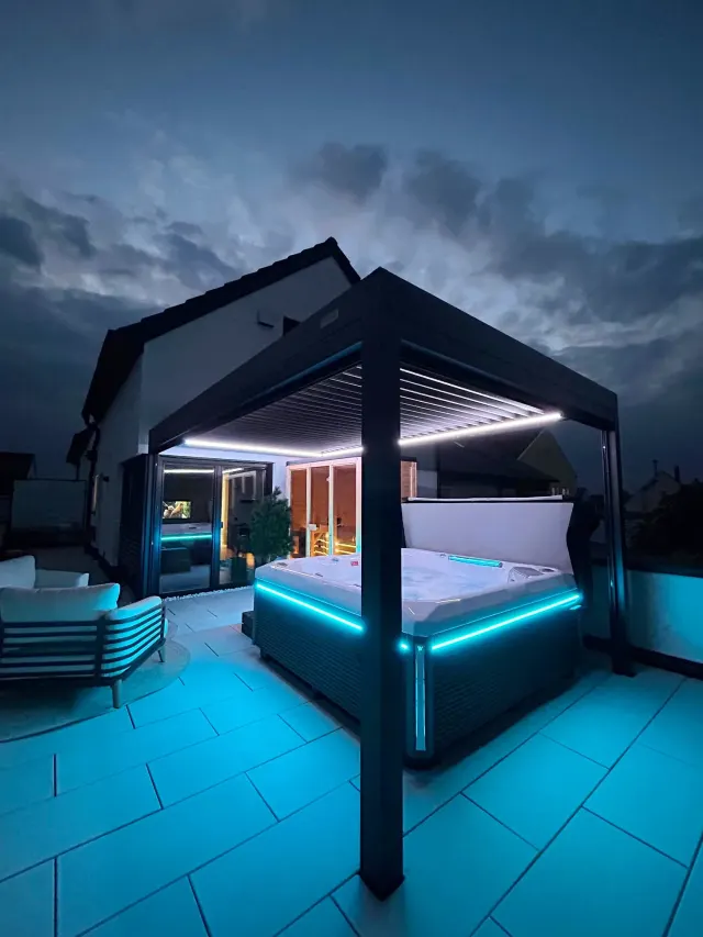 BookNoFees: Lion Luxe Apartment Sky Lounge – Mering