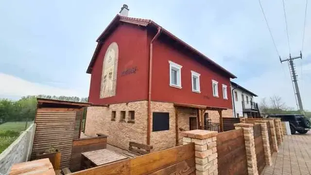 BookNoFees: Rustige, stylvolle huis met 'n wynkelder – Jevišovka