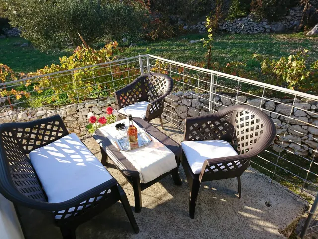 BookNoFees: Renovated stone house for a peaceful holiday in nature – Vučevica, Klis, Split