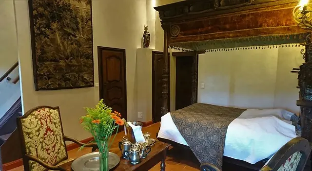 BookNoFees: Château de la Servayrie – Margot Suite – Mouret