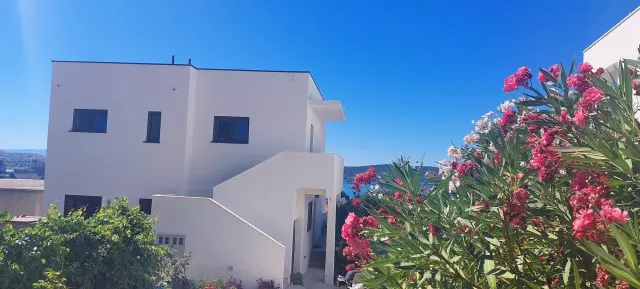 BookNoFees: Peaceful family accommodation with a sea view – Kaštel Sućurac, Split