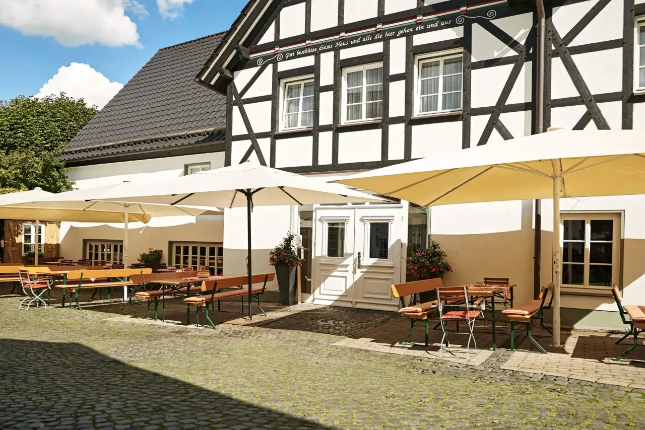BookNoFees: Restaurant – Esloher Brauhaus — Domschänke Esselbräu – Eslohe – Esloher Brauhaus — Esselbräu Cathedral Taproom, photo 1