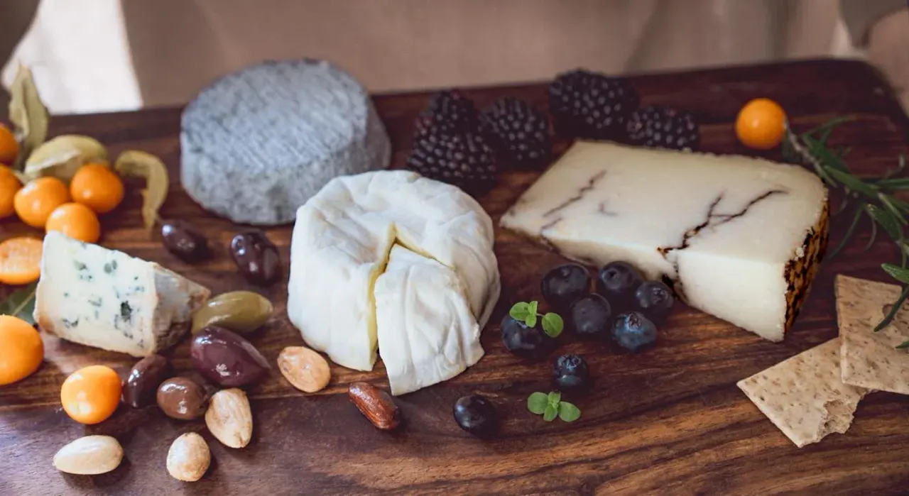 BookNoFees: Café – Helges Ost & Bageri – Copenhagen – Helge’s Cheese & Bakery, photo 1