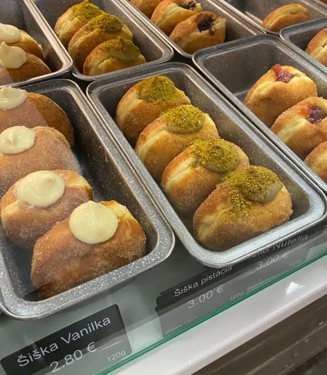 BookNoFees: Bakery – Šiškáreň - Pekáreň – Bratislava – Pine Cone Shop – Bakery, photo 2