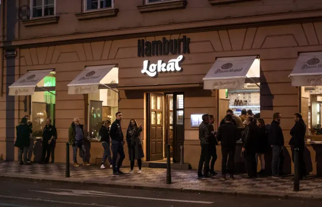 BookNoFees: Restaurant – Lokál Hamburk – Prague – The Hamburg Pub, photo 2