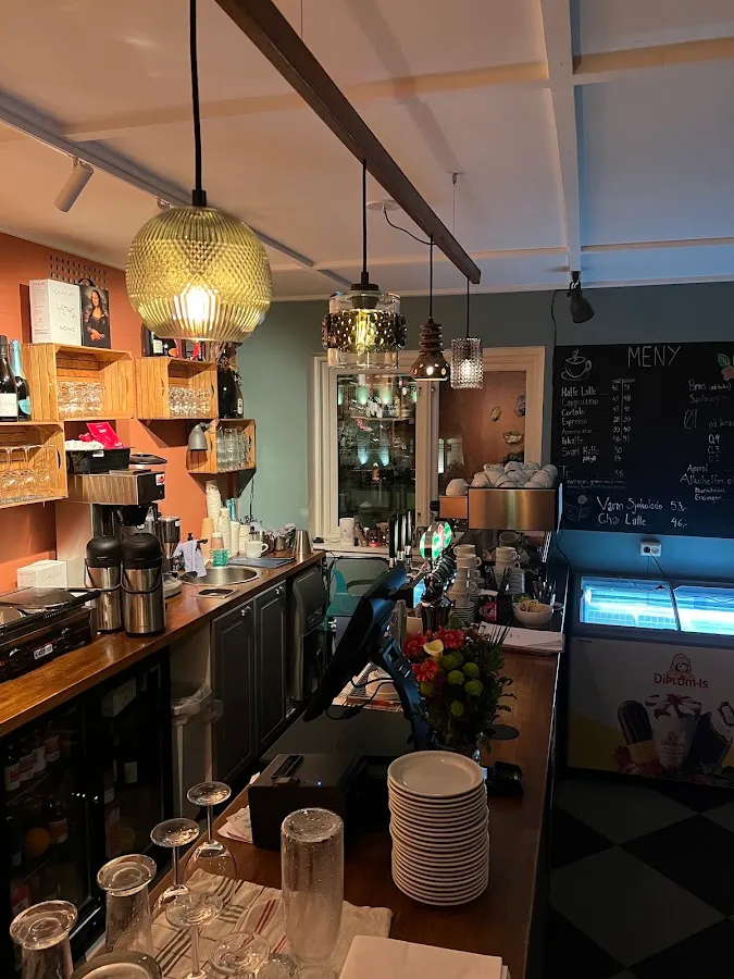 BookNoFees: Café – Holgerslyst kafe – Oslo – Holgerslyst Café, photo 1
