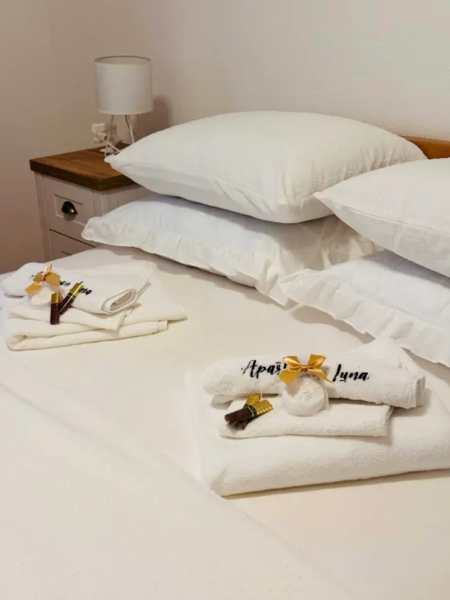 BookNoFees: A newly refurbished flat with a balcony and parking space – Livno