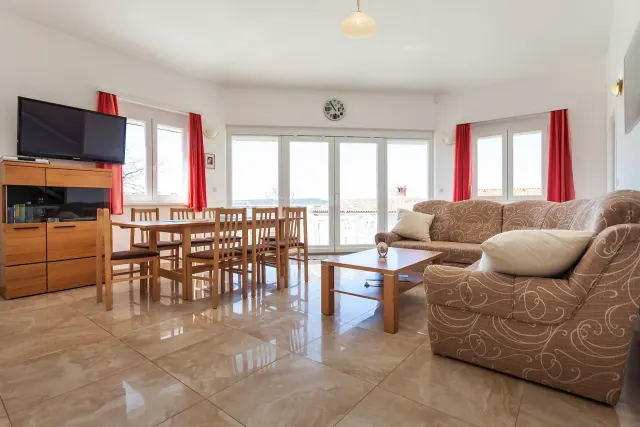 BookNoFees: Architect-designed villa with sea views, suitable for large groups, with free sun loungers on the beach – Medulin