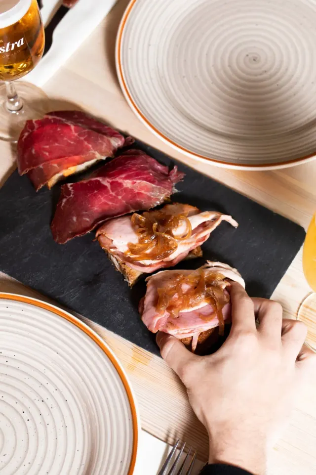 BookNoFees: Restaurant – Prada a Tope – Madrid – Prada to the Max, photo 2