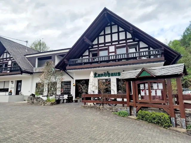 BookNoFees: Restaurant – Landhaus im Grund – Lennestadt – Country house in Grund, photo 2