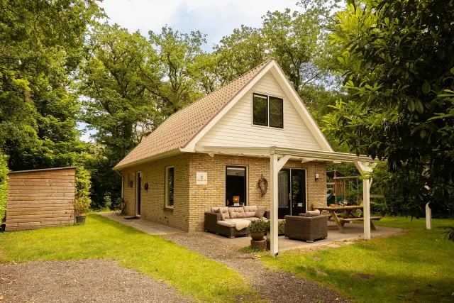 BookNoFees: Detached cottage in the countryside with a garden and play equipment – Norg