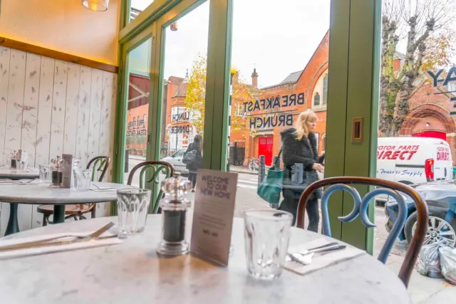BookNoFees: Café – Bob's Cafe – London – Bob's Cafe, photo 2