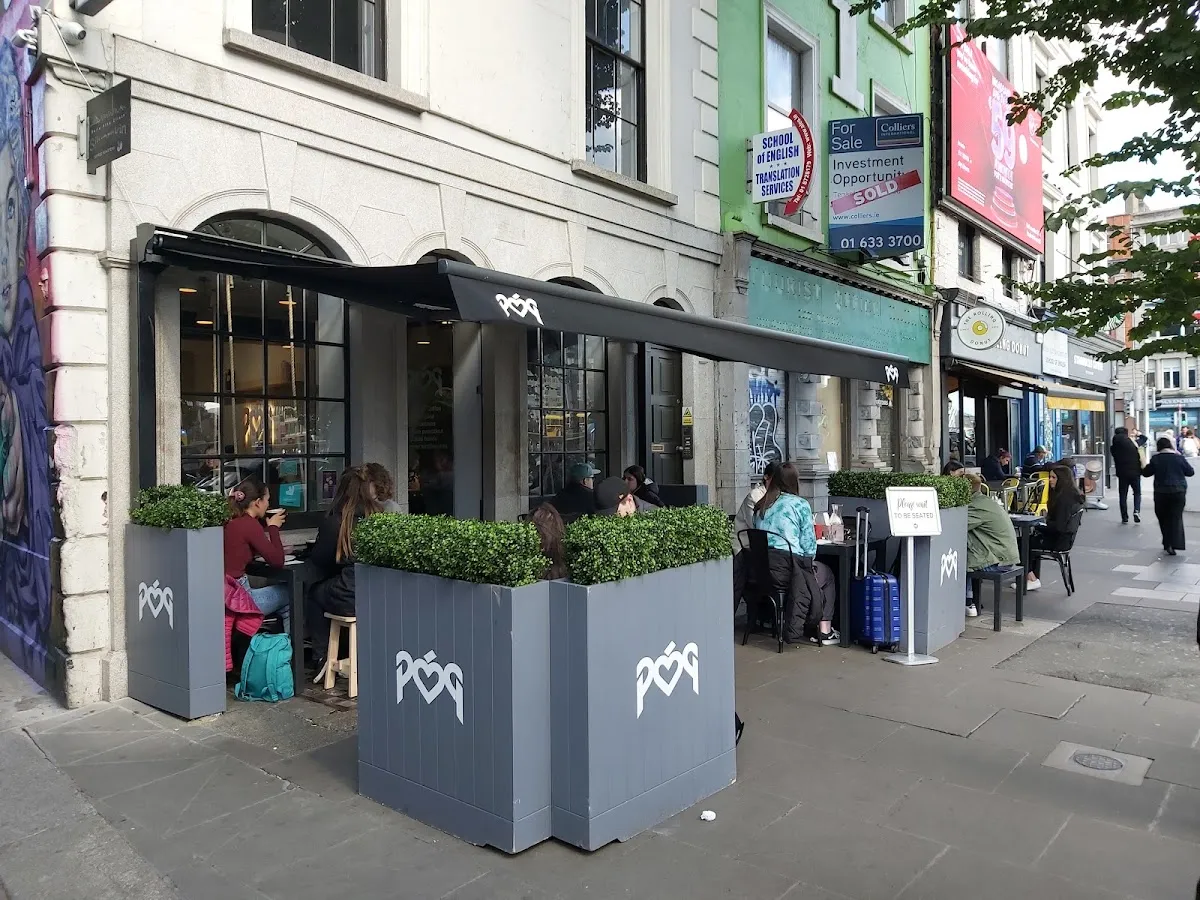 BookNoFees: Café – Póg – Dublin – Kiss, photo 1