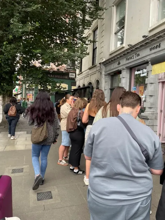BookNoFees: Café – Póg – Dublin – Kiss, photo 2