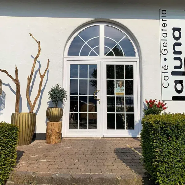 BookNoFees: Ice cream – Gelateria La Luna – Möhnesee-Delecke – La Luna Ice Cream Parlour, photo 3