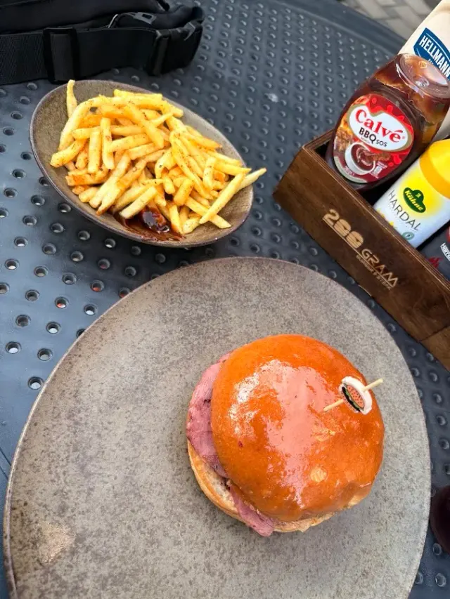 BookNoFees: Restaurant – Derin Köfte&Burger – Istanbul – Derin Köfte & Burger, photo 2