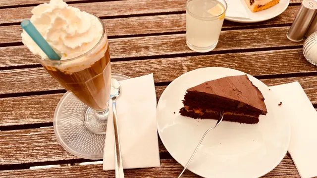 BookNoFees: Café – Café Behring – Berlin – Café Behring, photo 3
