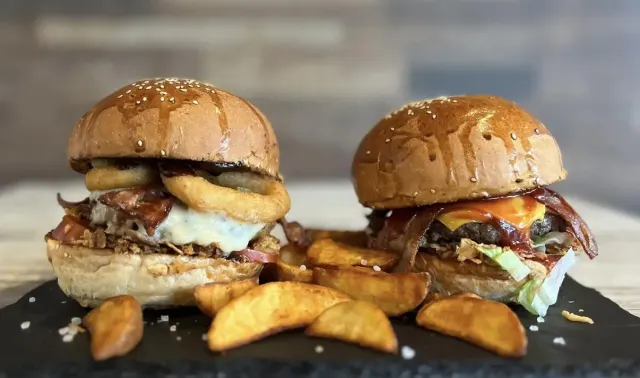 BookNoFees: Snack bar – Burger Sziget – Budapest – Burger Island, photo 2