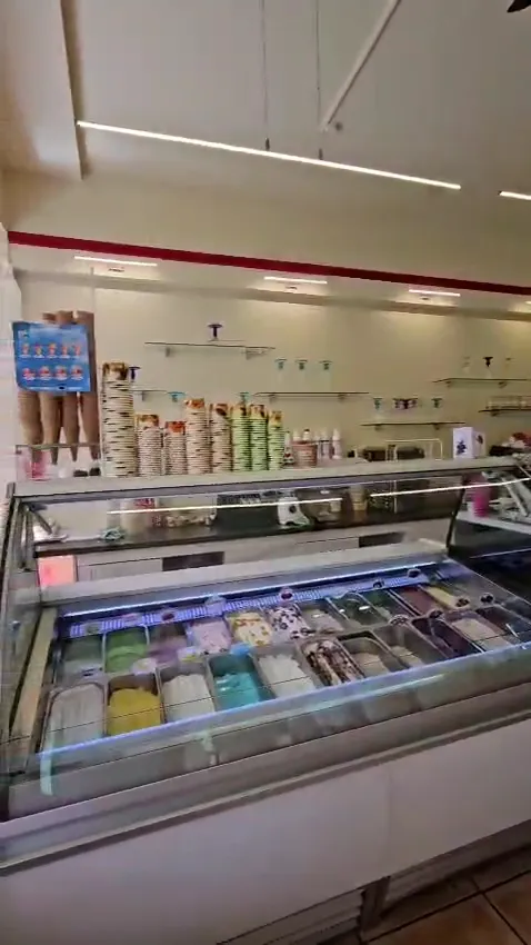 BookNoFees: Ice cream – Melanie's Eiscafe – Hattingen – Melanie’s Ice Cream Parlour, photo 3