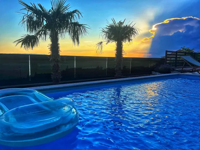 BookNoFees: Villa with a private saltwater swimming pool and sea views – Crikvenica, Selse