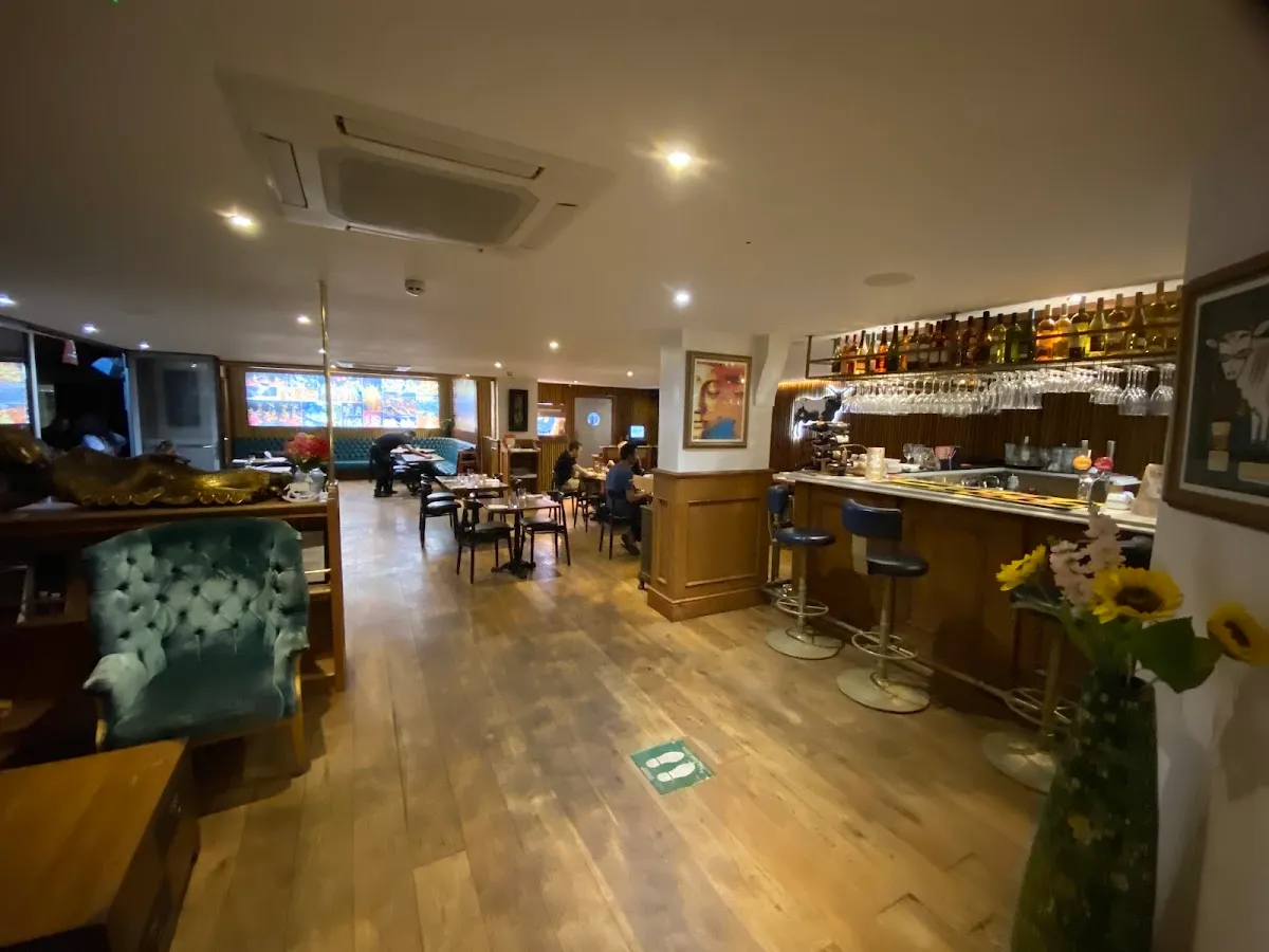 BookNoFees: Restaurant – Holy Cow – London – Holy Cow, photo 1