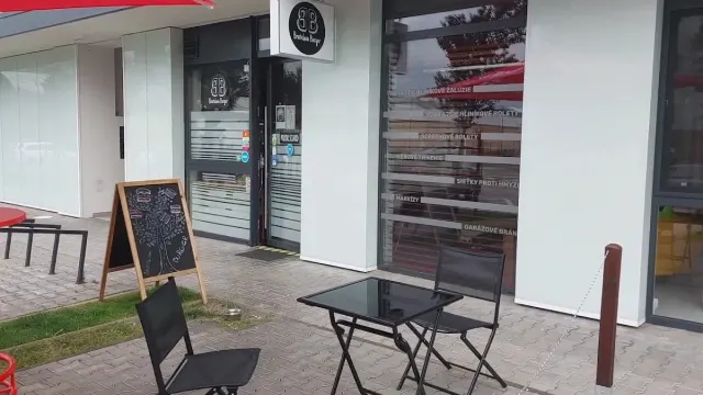 BookNoFees: Snack bar – Bratislava Burger – Bratislava – Bratislava Burger, photo 3