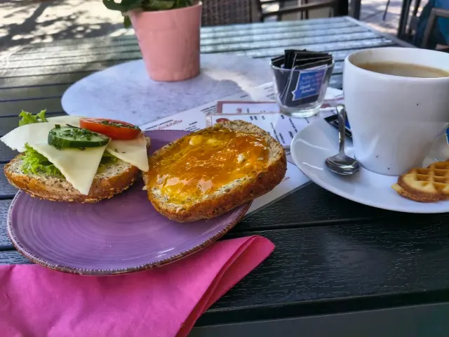 BookNoFees: Restaurant – Pama's Cafe – Kamen – Pam's Cafe, photo 2
