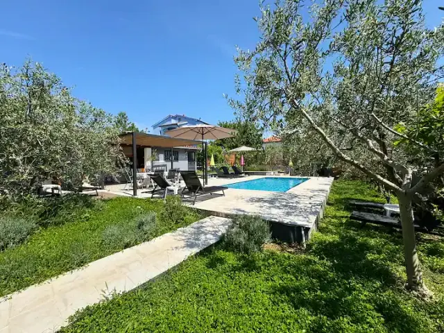 BookNoFees: 2-bedroom flat ‘Meme 2’ with a swimming pool, near the Old Town – Pula
