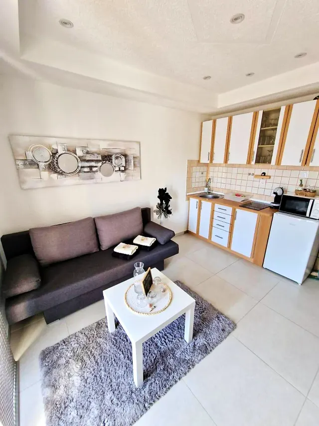 BookNoFees: A peaceful holiday flat with a balcony and sea views – Vir