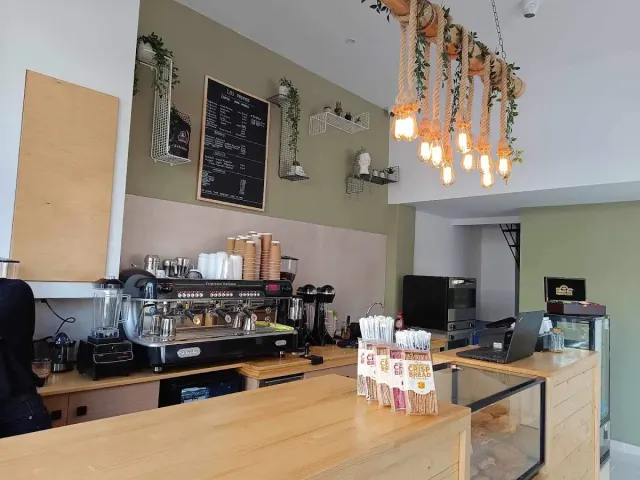 BookNoFees: Café – Los Primos – Athens – The Cousins, photo 3