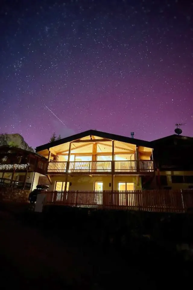 BookNoFees: A peaceful, characterful wooden chalet with a balcony – Nova Levante BZ