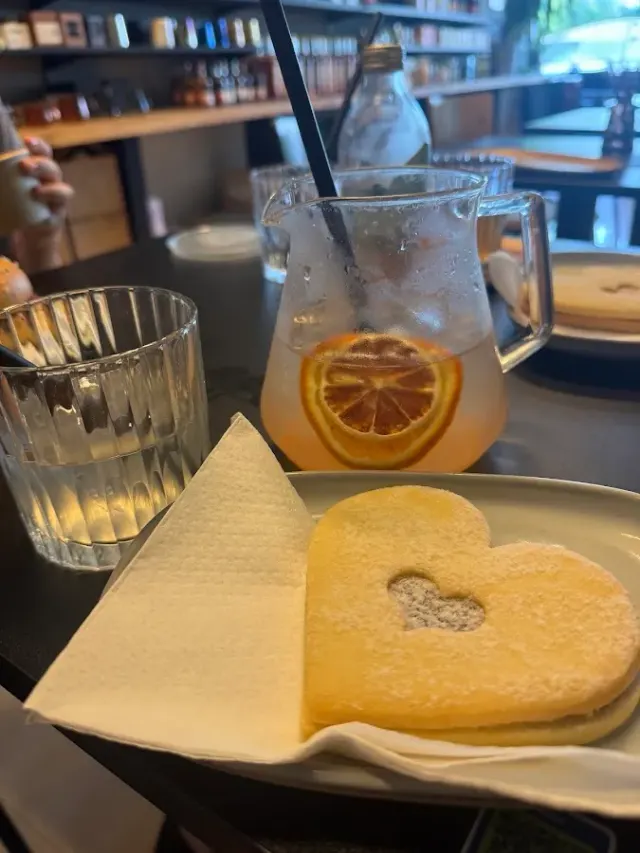 BookNoFees: Café – KOFI – Bratislava – Coffee, photo 2