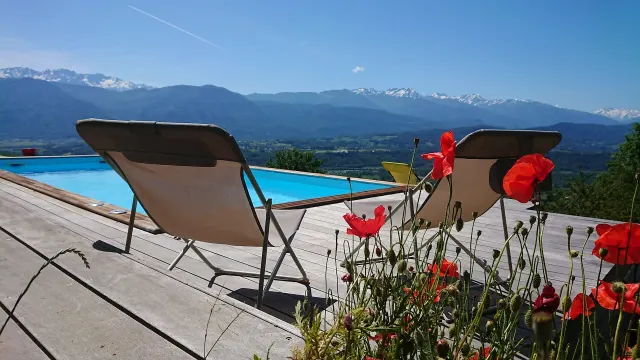 BookNoFees: Charming holiday let for two with a swimming pool in Savoie – St Pierre D'albigny