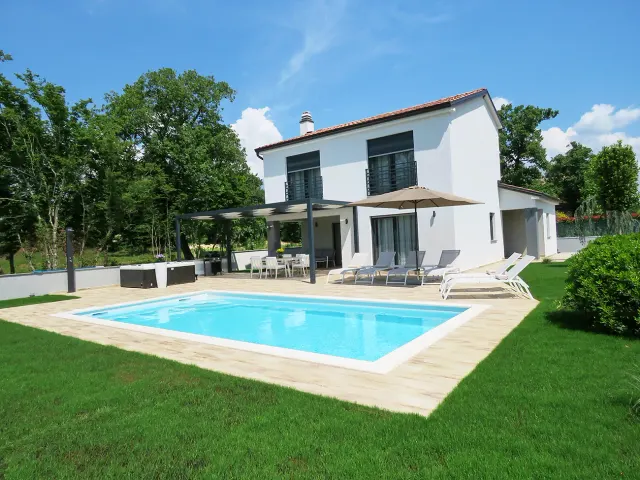 BookNoFees: Villa Cerasela | Stylish villa near Rovinj with a swimming pool, hot tub and barbecue – Kanfanar