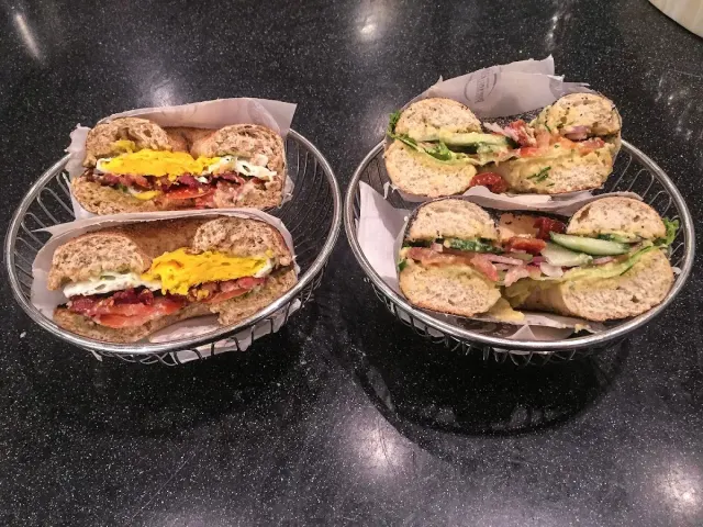BookNoFees: Café – Bagel & Juice – Oslo – Bagel & Juice, photo 2