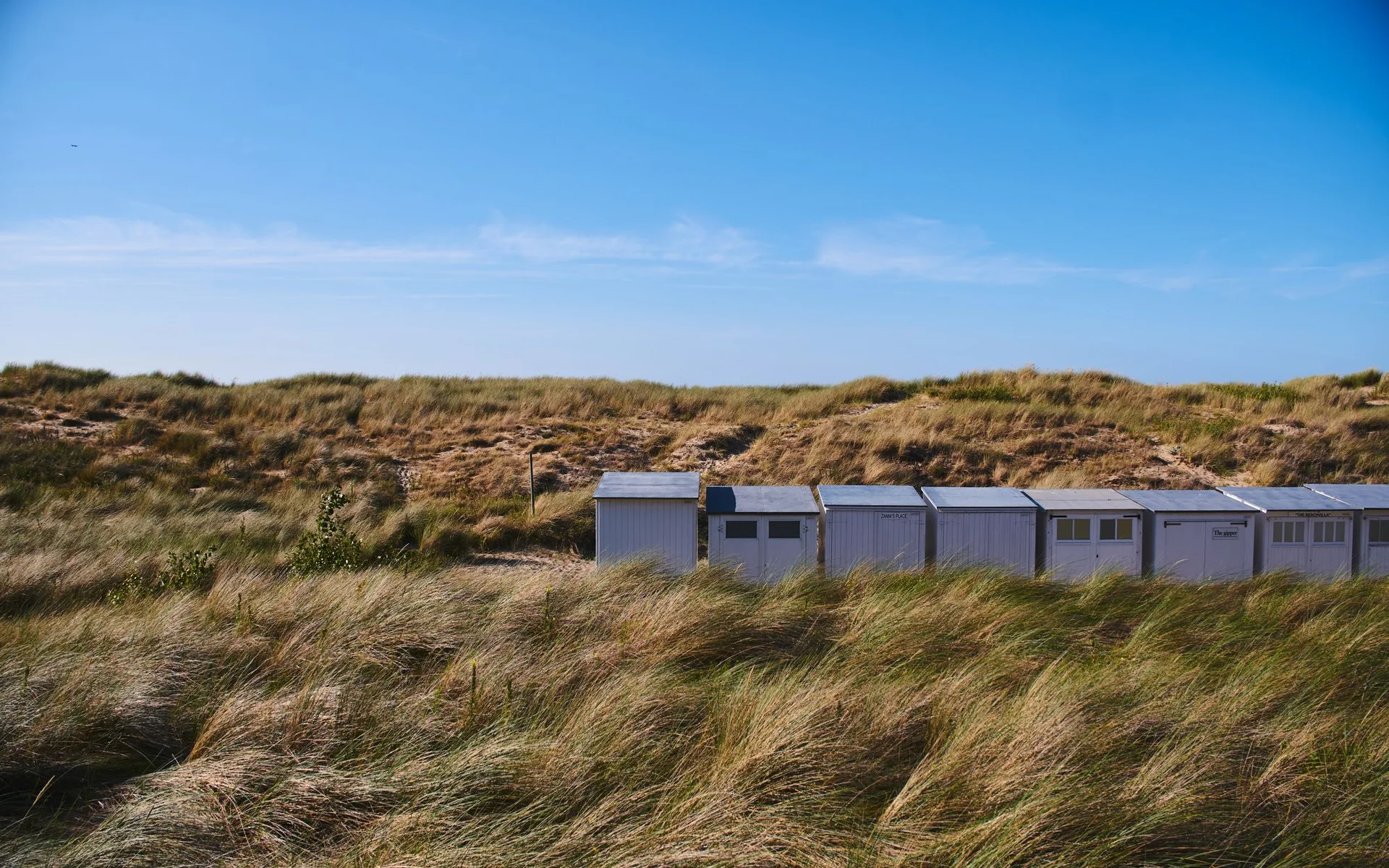 Strandhuise tussen die duine in Knokke-Heist