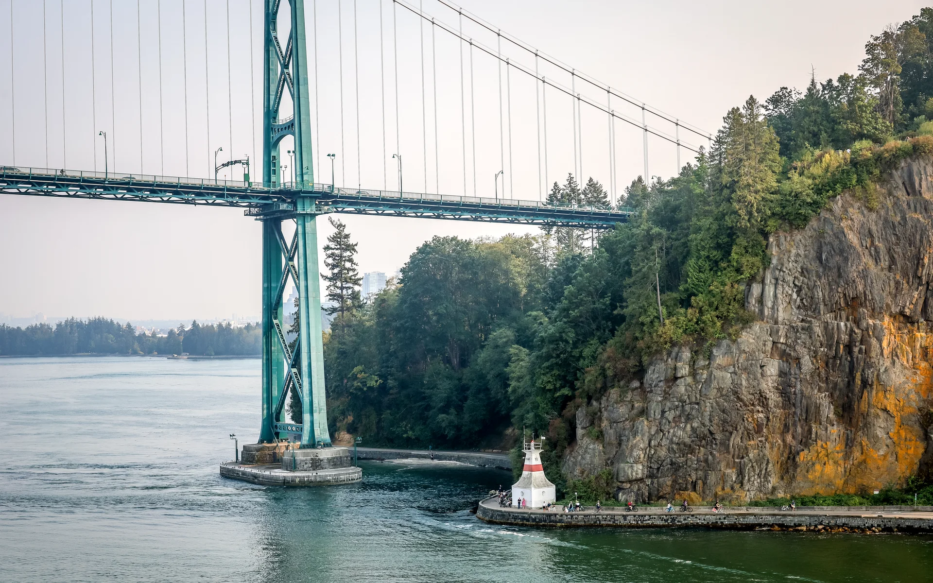 Lions Gate-brug oor die water in Vancouver