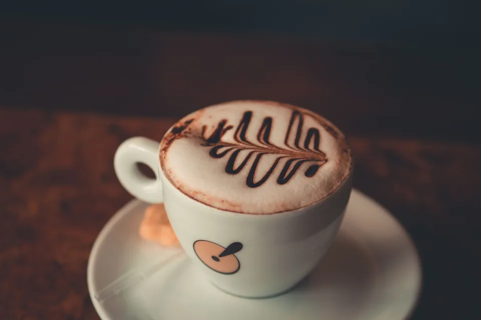 Voorbeeldfoto: Cappuccino met 'n sjokoladepatroon