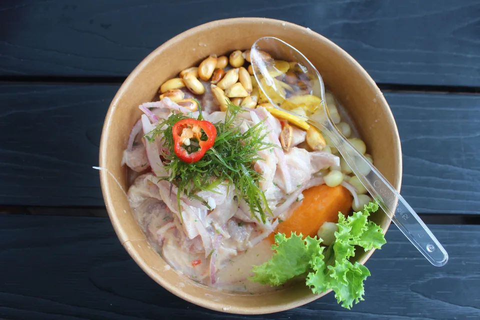 Voorbeeldfoto: Vis-ceviche met ui en mielies