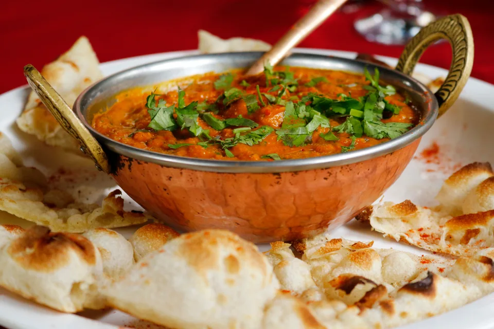 Voorbeeldfoto: Indiese kerrie met naanbrood